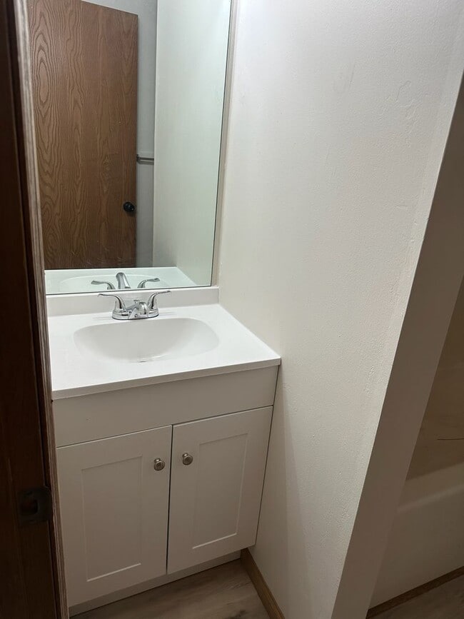 Building Photo - 3 bedroom, 3.5 bathroom, remodeled Southside townhome