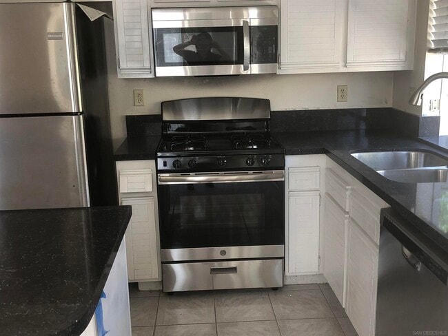 Building Photo - 1370 Montego Ct
