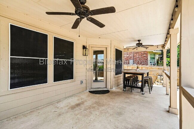 Building Photo - 315 Hollow Grove