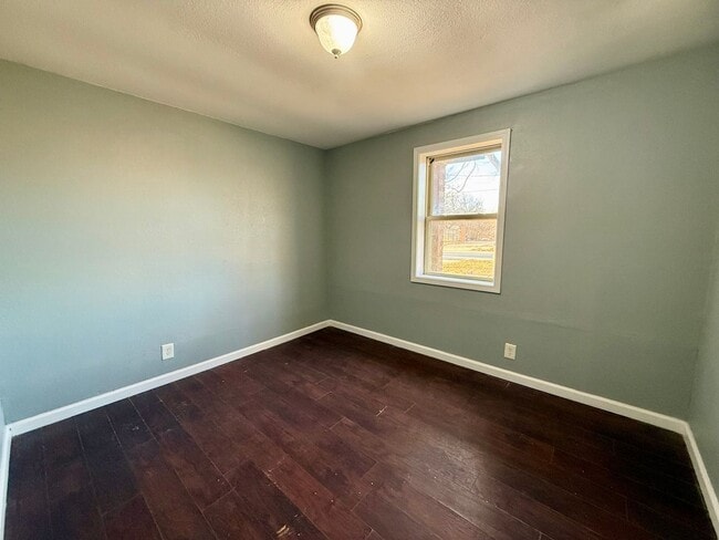 Building Photo - 3 Bedroom/1 Bathroom Home in Paragould AR - $1,000 MOVES YOU IN!