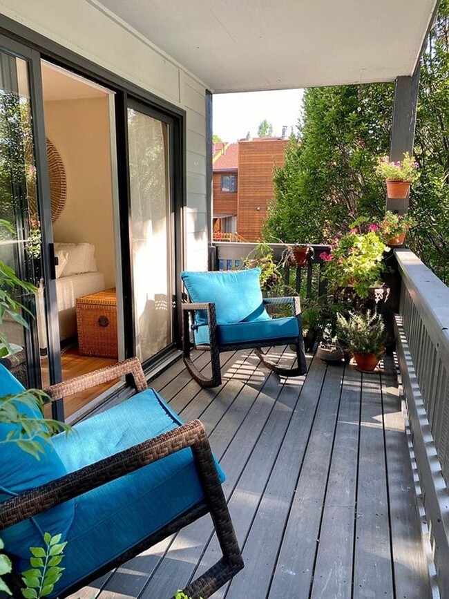 Building Photo - Fully Furnished 2B/1B Condo Available Now!