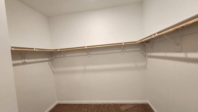 Building Photo - 1565 Pinchot Dr