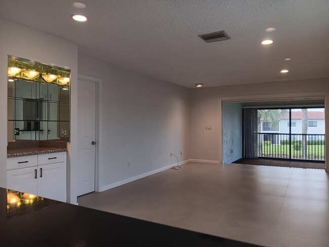 Building Photo - 8045 Eastlake Dr