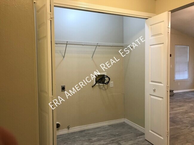 Building Photo - 205 Esmond Ct