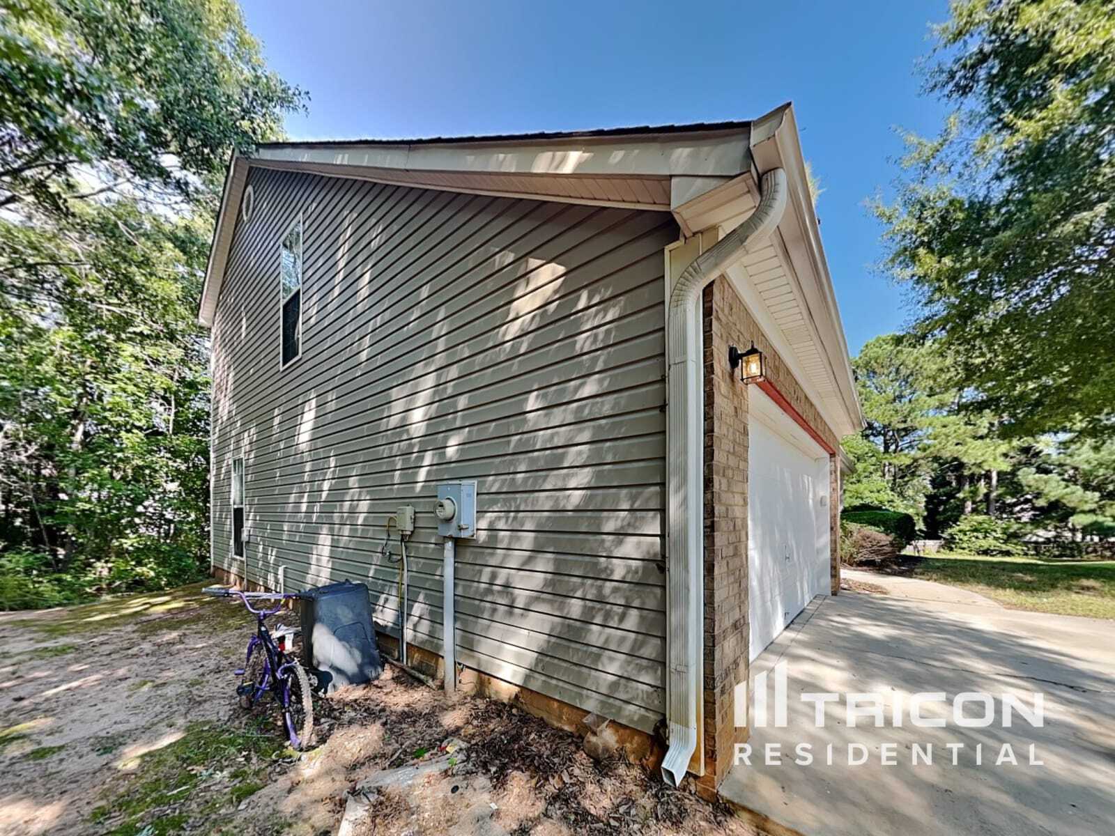 Building Photo - 10587 Village Trail