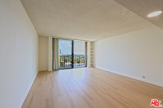 Building Photo - 10535 Wilshire Blvd