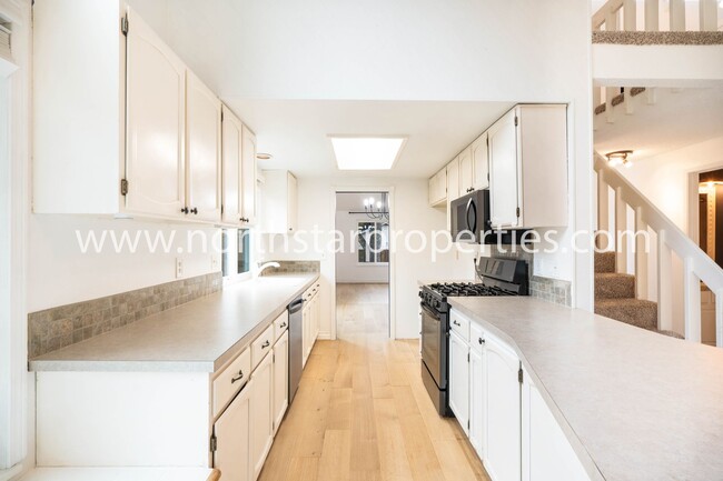 Building Photo - Contemporary 3 Bedroom with Main Level Living