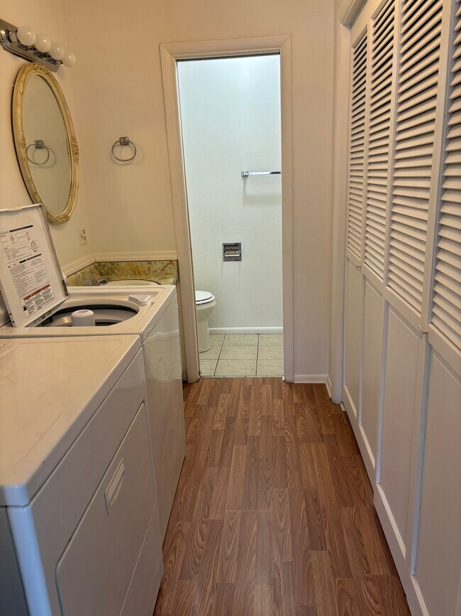 Building Photo - 1440 Vega Cir