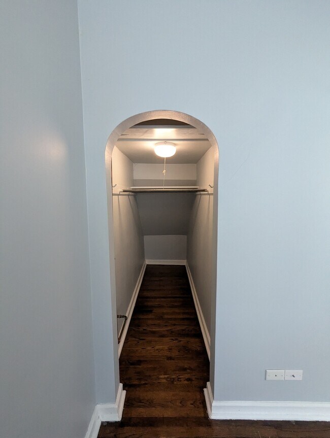 Building Photo - 317 E Park Ave