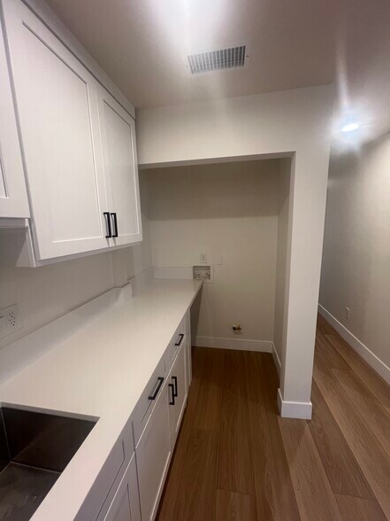 Building Photo - 266 Witmer St