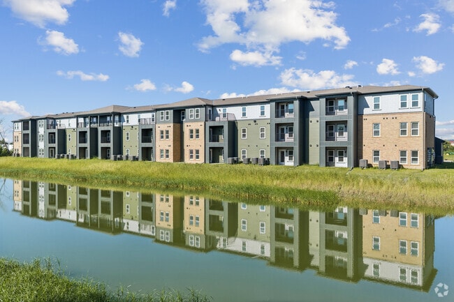 Building Photo - Union at Bluffs Run