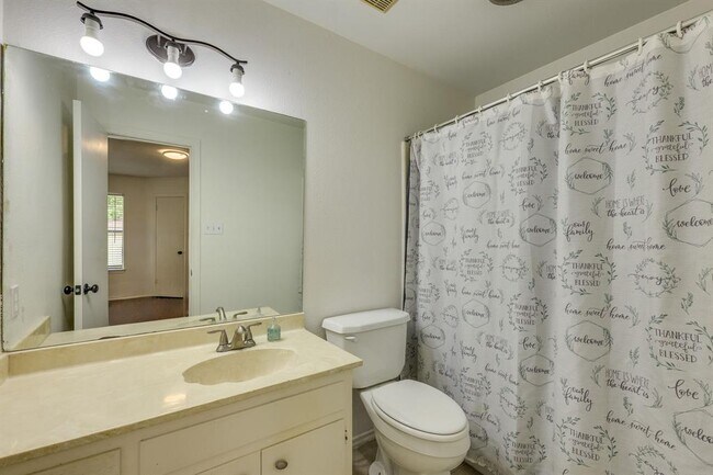 Building Photo - 16041 Stoneham Cir