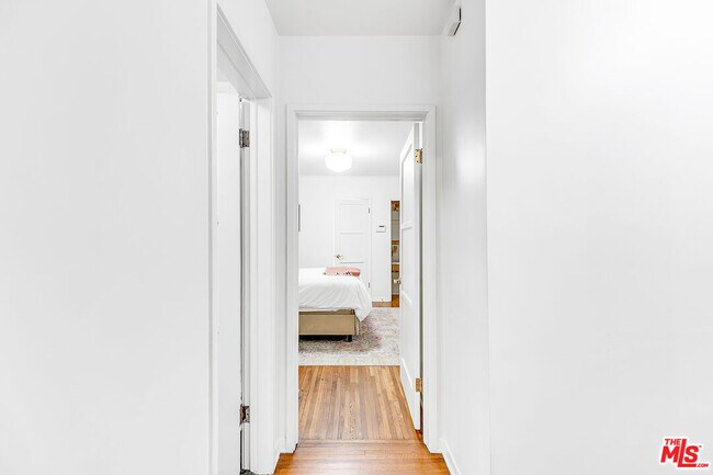 Building Photo - 12040 Landale St