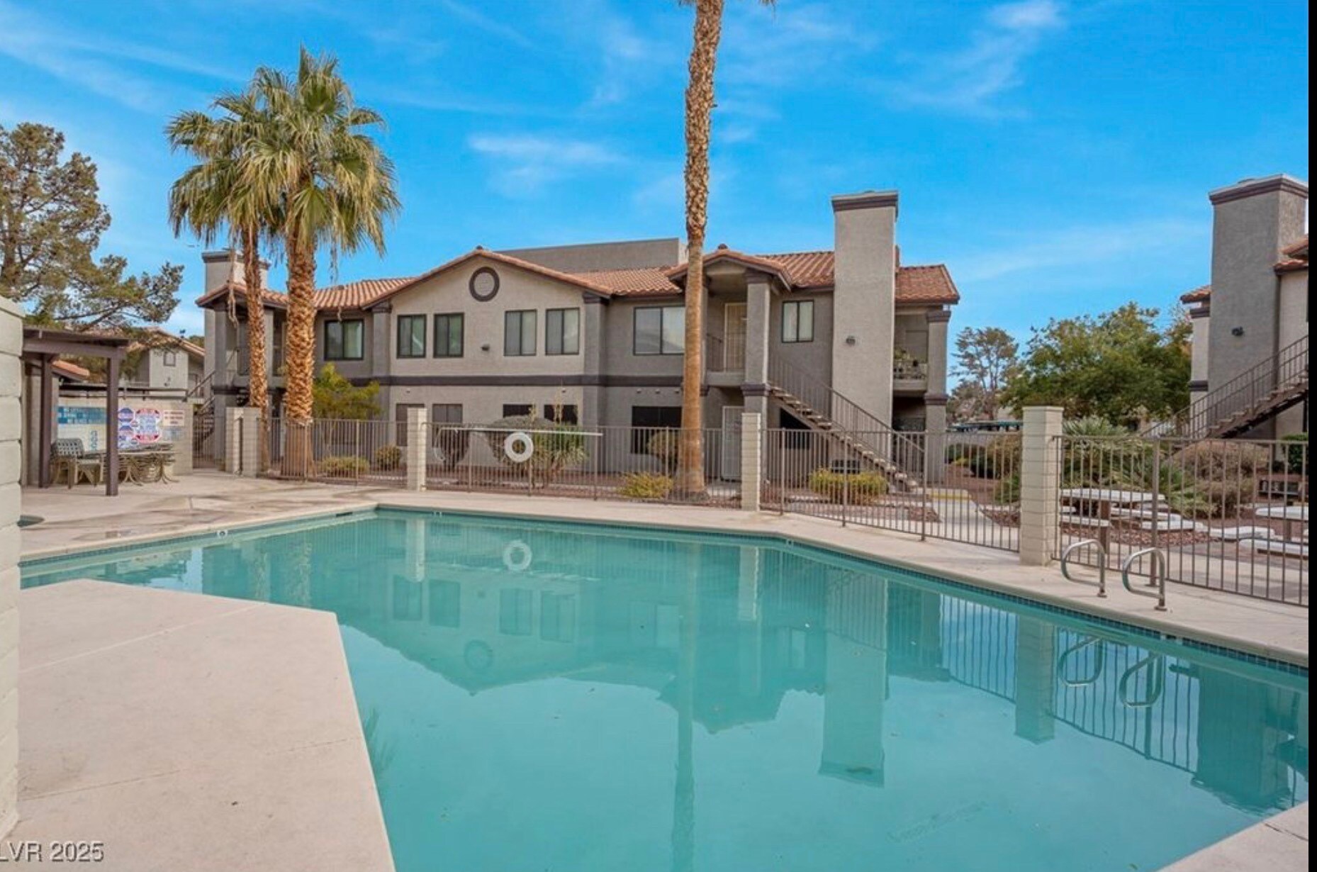 Building Photo - 1575 W Warm Springs Rd