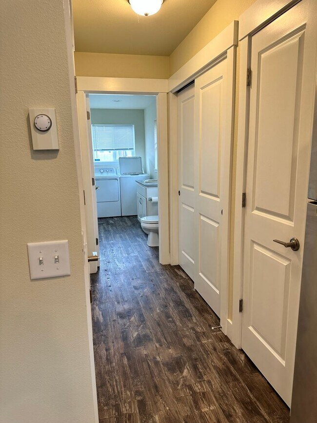 Building Photo - 207/209 Morton St