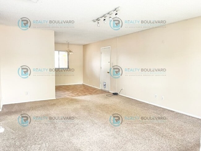 Building Photo - Cozy 3-Bedroom Home with Fenced Yard and G...