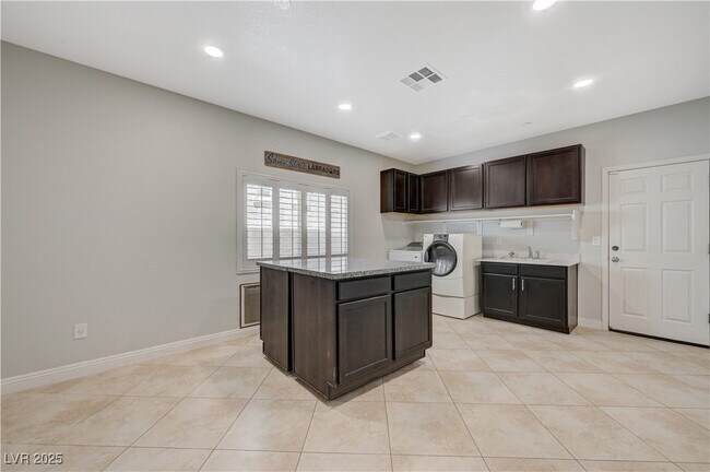 Building Photo - 2977 Queen Lake Ct