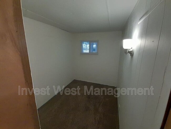 Building Photo - 626 Silverbrook Rd