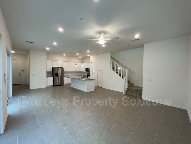 Building Photo - 265 E Balsam Dr