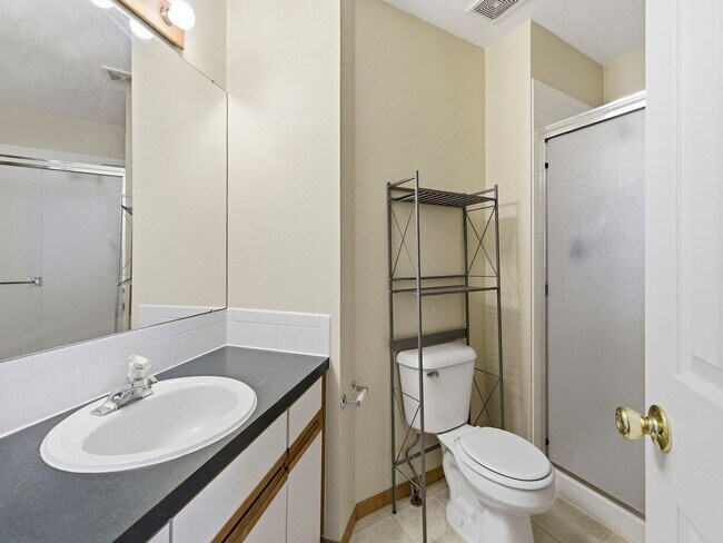 Building Photo - Excellent 4-Bedroom Condo in West Fort Collins!