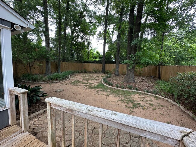 Building Photo - Beautifully maintained 2/1 in Brewster Est...