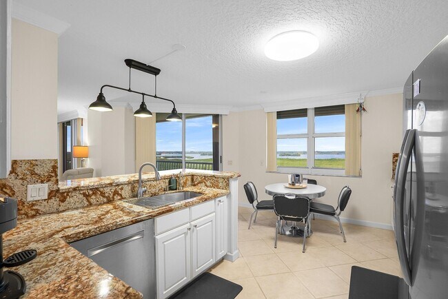 Building Photo - 5049 N Hwy A1A