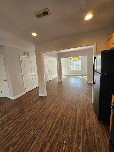 Building Photo - 527 Walter St