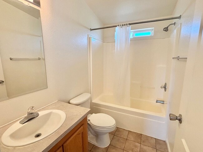 Building Photo - Charming Horse Property - 2 Bed/ 2 Bath with office- Home with Scenic Views and Pasture