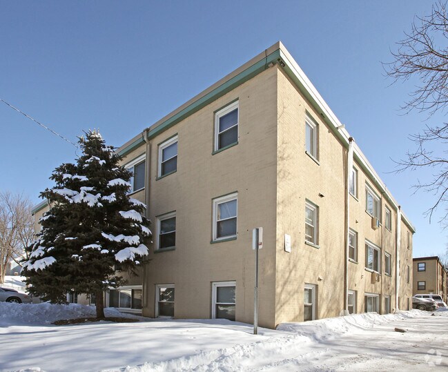 Primary Photo - 1015 York Ave