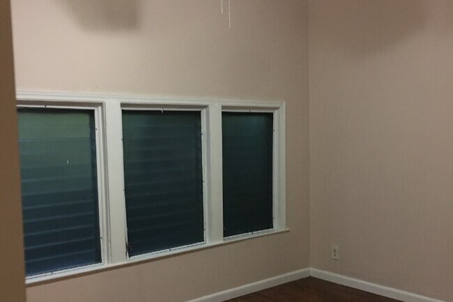 Building Photo - 2430 SW 25th Terrace