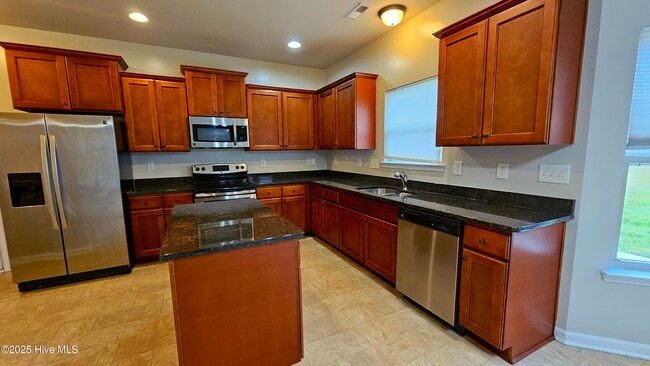 Building Photo - 302 SW Plantation Dr