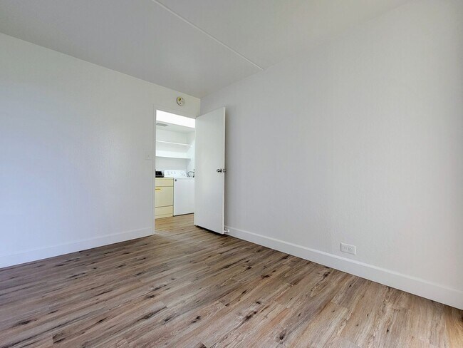 Building Photo - AVAILABLE | 2 Bedroom, 1 Bathroom, 1 Assig...