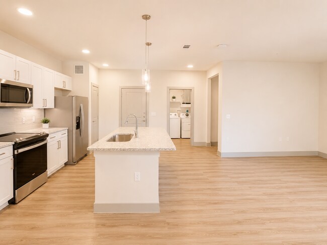 Building Photo - 511 E Finley Blvd