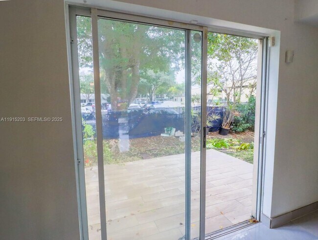 Building Photo - 14010 NE 3rd Ct