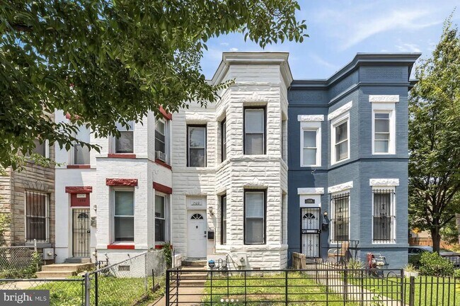 Building Photo - 1522 1st St NW