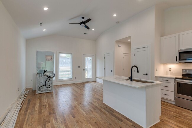 Building Photo - Modern Nations Home | 2 Bed, 2 Bath | 900 ...