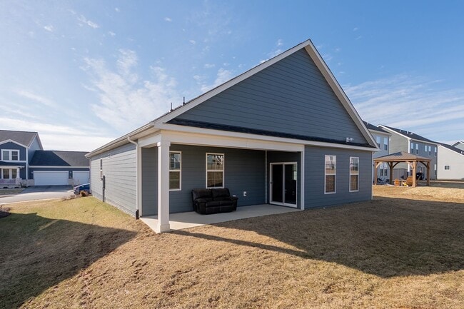Building Photo - Modern Home with Open Floor Plan in Blacks...