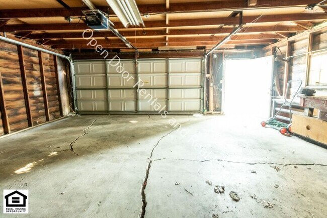 Building Photo - 811 Goshen Ave