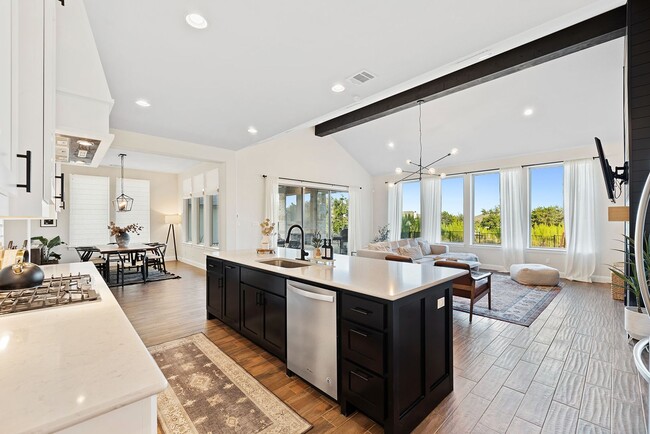 Building Photo - Beautiful Home in Lake Travis
