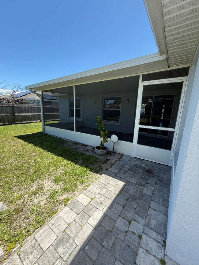 Building Photo - Beautiful and Spacious 3/2 with Separate Entrance 1/1 In-Law Suite, RV Parking
