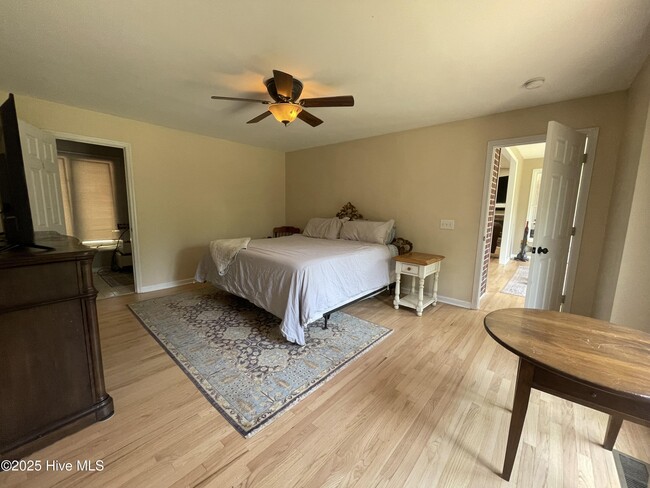 Building Photo - 358 Yadkin Run Ln