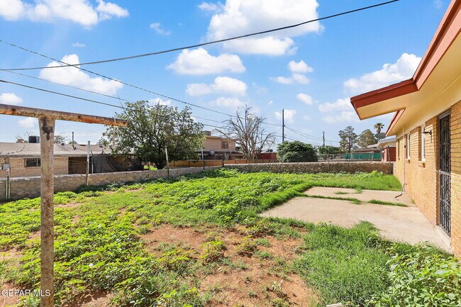 Building Photo - 10060 Kellogg St