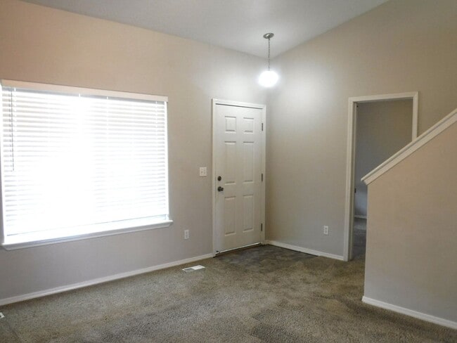 Building Photo - Charming Meridian home with 3 bed 2.5 bath and an office. Located in the Trailway Park Subdivisio...