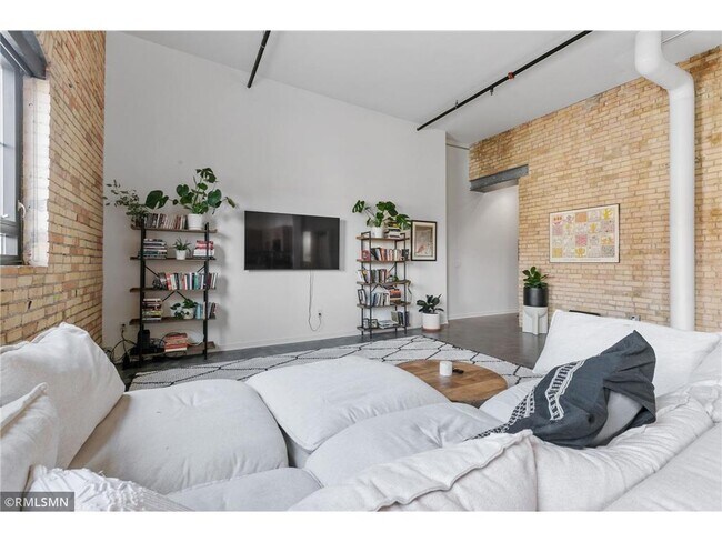 Building Photo - 404 N Washington Ave