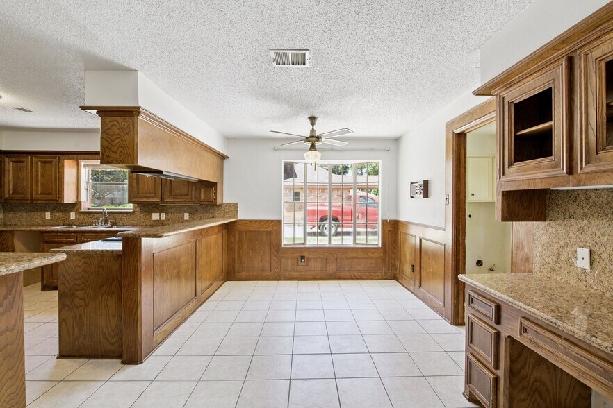 Building Photo - 5914 Havenwoods Dr
