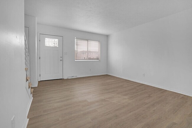 Building Photo - 4050 Carlton Ave