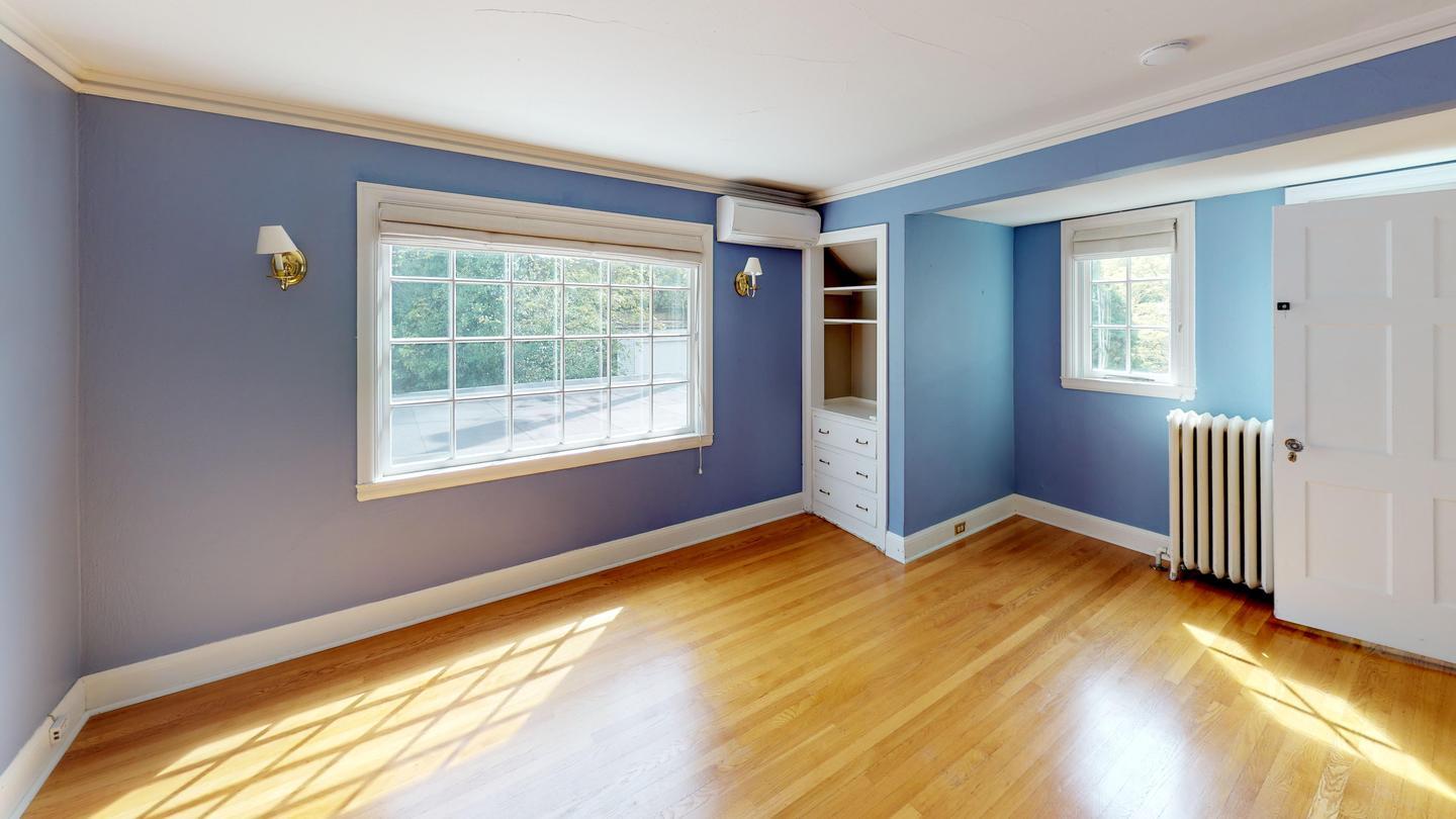 Building Photo - 2371 SW Montgomery Dr