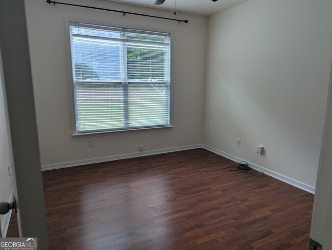 Building Photo - 212 Autumn Trail