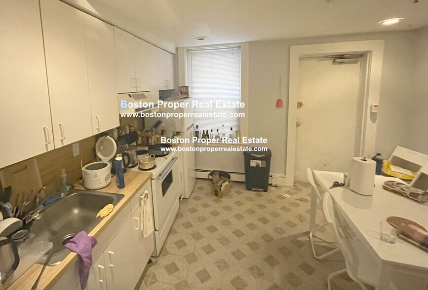 Building Photo - 80 Fenway St