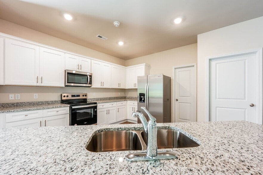 Building Photo - 4577 Morgan Dr